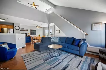 37 Mountainside Dr, Pompton Lakes, NJ 07442 - Photo 2