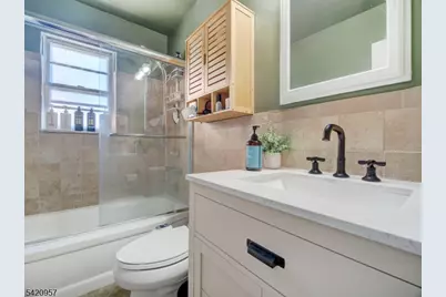 29 Knox Ter #1B, Wayne, NJ 07470 - Photo 12