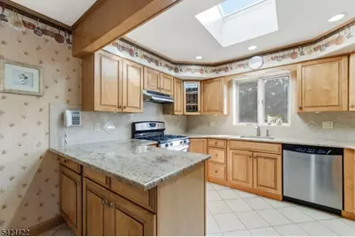 37 Farmingdale Rd, Wayne, NJ 07470 - Photo 8