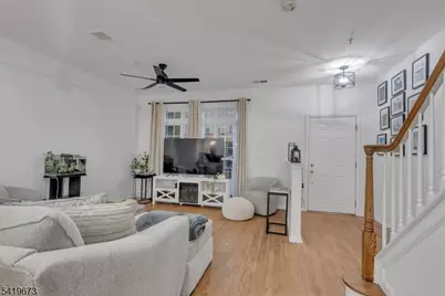 906 Memorial Dr, Belleville, NJ 07109 - Photo 8