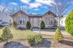 29 Bushwick Ln, West Milford, NJ 07480 - Photo 2