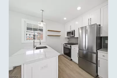 33 Clinton Pl, Morristown, NJ 07960 - Photo 4