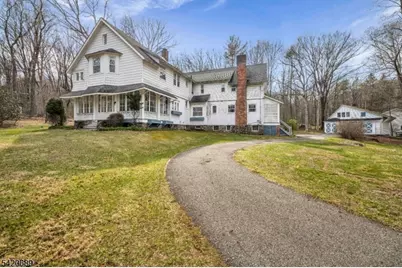 15 Deerhaven Ln, Jefferson Township, NJ 07435 - Photo 2