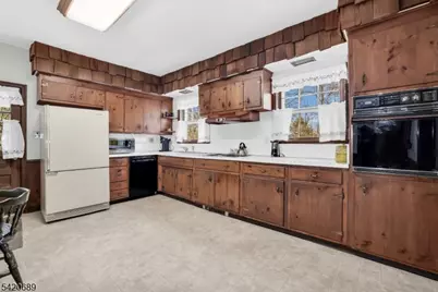 15 Deerhaven Ln, Jefferson Township, NJ 07435 - Photo 18