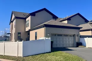 61 Village Dr, Montgomery Township, NJ 08558 - Photo 4