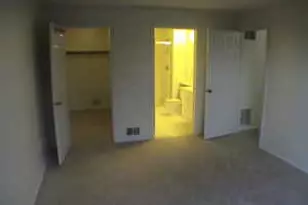 17 Fisher Dr, Franklin Township, NJ 08823 - Photo 2