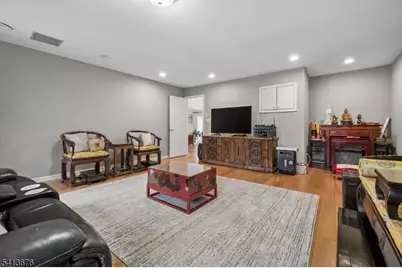 131 Lawrence Dr, Millburn, NJ 07078 - Photo 8