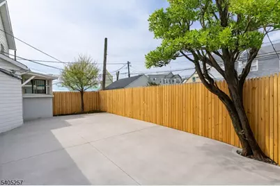 135 Tremont Ave, East Orange, NJ 07018 - Photo 18