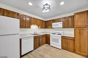 113 Heather Ct, Edison, NJ 08820 - Photo 12