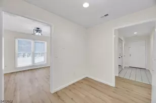 113 Heather Ct, Edison, NJ 08820 - Photo 2