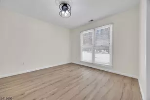 113 Heather Ct, Edison, NJ 08820 - Photo 8