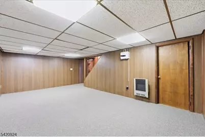 100 Hayes Ave, Clark Township, NJ 07066 - Photo 22