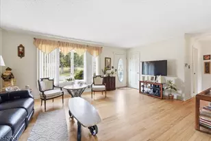 100 Hayes Ave, Clark Township, NJ 07066 - Photo 6