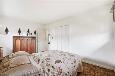 100 Hayes Ave, Clark Township, NJ 07066 - Photo 18