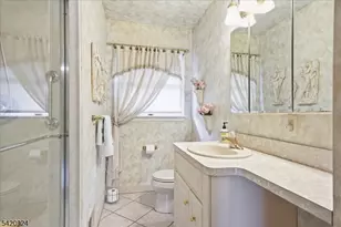 100 Hayes Ave, Clark Township, NJ 07066 - Photo 16