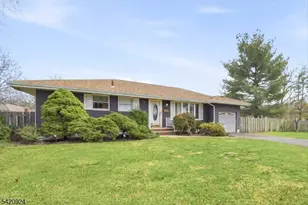 100 Hayes Ave, Clark Township, NJ 07066 - Photo 2