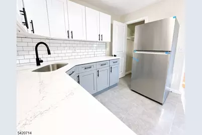 19 Stuyvesant Ave, Newark, NJ 07106 - Photo 2