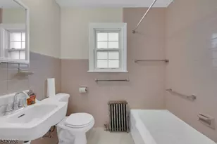 24 Riverwood Ave, Bedminster Township, NJ 07921 - Photo 18