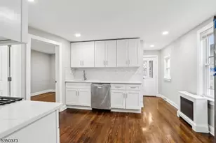 621 Roosevelt Ave, Carteret, NJ 07008 - Photo 2