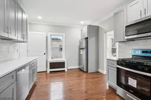 621 Roosevelt Ave, Carteret, NJ 07008 - Photo 4