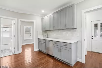 621 Roosevelt Ave, Carteret, NJ 07008 - Photo 6