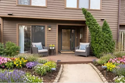 54 Holly Ct #54, Edison, NJ 08820 - Photo 2