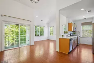 203 Stone Creek Ct, Hanover Township, NJ 07981 - Photo 2