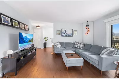 28 Trafalgar Ct, Washington Township, NJ 07840 - Photo 6