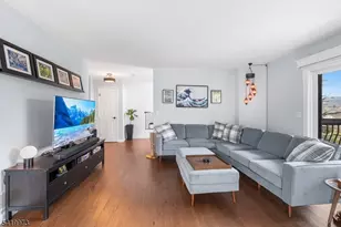 28 Trafalgar Ct, Washington Township, NJ 07840 - Photo 6