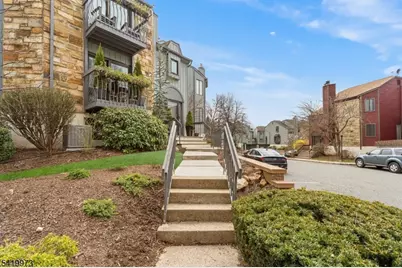 28 Trafalgar Ct, Washington Township, NJ 07840 - Photo 2