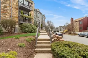 28 Trafalgar Ct, Washington Township, NJ 07840 - Photo 2