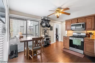 28 Trafalgar Ct, Washington Township, NJ 07840 - Photo 16