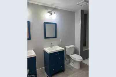 338 Lincoln Ave, Elmwood Park, NJ 07407 - Photo 10