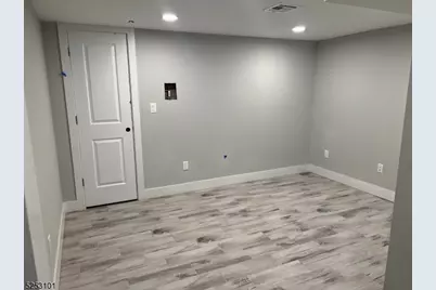 338 Lincoln Ave, Elmwood Park, NJ 07407 - Photo 12