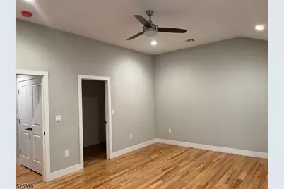 338 Lincoln Ave, Elmwood Park, NJ 07407 - Photo 8