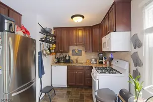 323 Pitney Pl, Morris Township, NJ 07960 - Photo 4