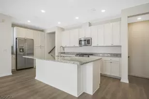 207 Honeysuckle Ln, Warren Township, NJ 07059 - Photo 4