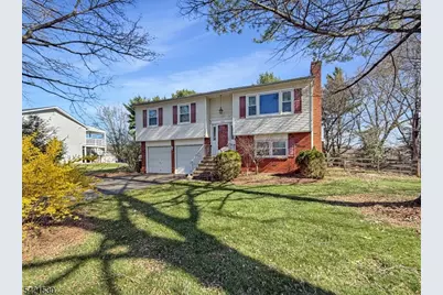 85 Powderhorn Dr, Lopatcong Township, NJ 08865 - Photo 2