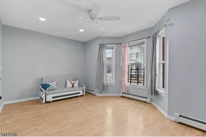 16 Hinsdale Pl, Newark, NJ 07104 - Photo 6