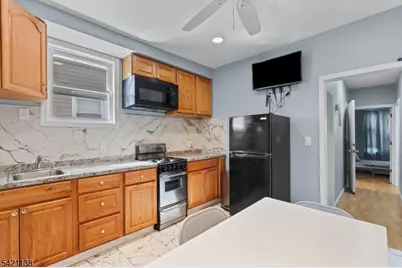 16 Hinsdale Pl, Newark, NJ 07104 - Photo 4