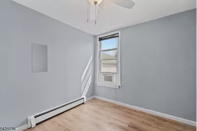 16 Hinsdale Pl, Newark, NJ 07104 - Photo 8