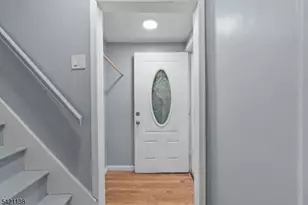 16 Hinsdale Pl, Newark, NJ 07104 - Photo 2