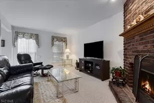 15 Crossing Dr, Mount Olive, NJ 07836 - Photo 4