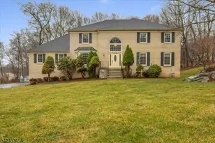 17 Pleasant Village Dr, Roxbury Township, NJ 07876 - Photo 4