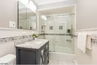 7 Van Vleck St #9, Montclair Twp., NJ 07042 - Photo 12