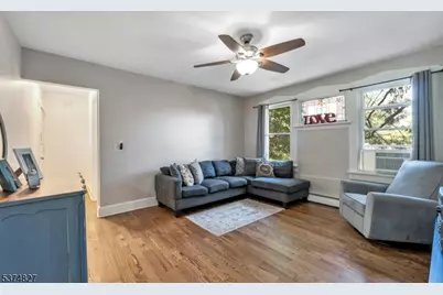 68 Macfarlan Ave, Hawthorne, NJ 07506 - Photo 4