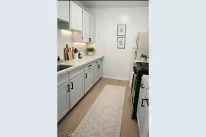 301 Stratford Pl, Bridgewater, NJ 08805 - Photo 2