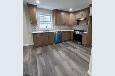 22 Cross St, Union Township, NJ 07088 - Photo 2