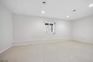 8 Village Green Ct, South Orange Village Twp., NJ 07079 - Photo 26