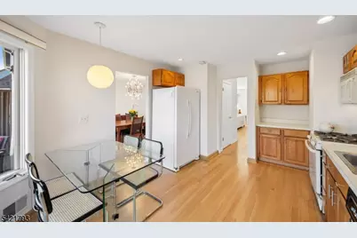 8 Village Green Ct, South Orange Village Twp., NJ 07079 - Photo 12